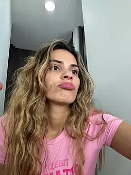 cuteluci_ live XXX chat