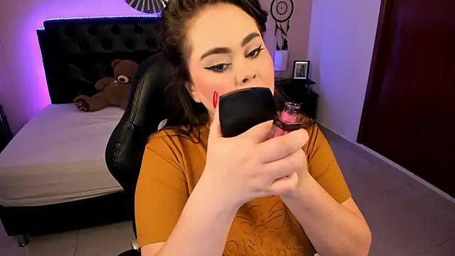 LolaVillalobos' Live XXX Chat