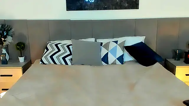 SugarWhisper live XXX chat