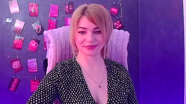 CuttieEmma's Live XXX Chat