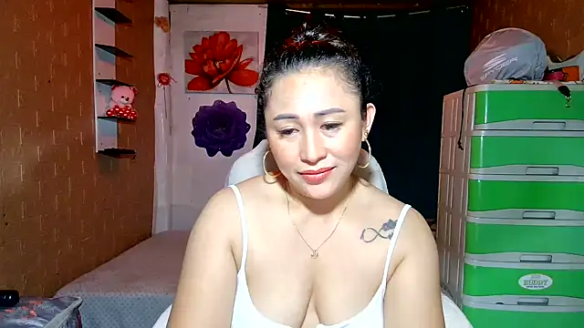 Ugly-Filipina Adlı Modelin Canlı XXX Sohbeti
