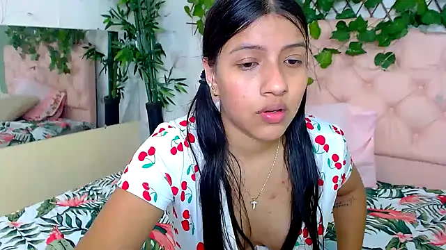 zara_cute Adlı Modelin Canlı XXX Sohbeti