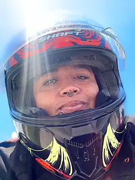 -Mia1n Live XXX chat