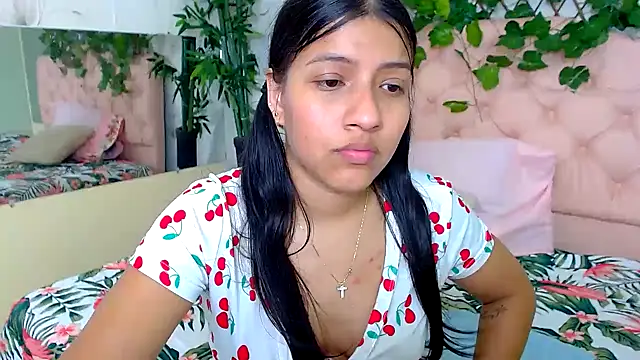 zara_cute's Live XXX Chat