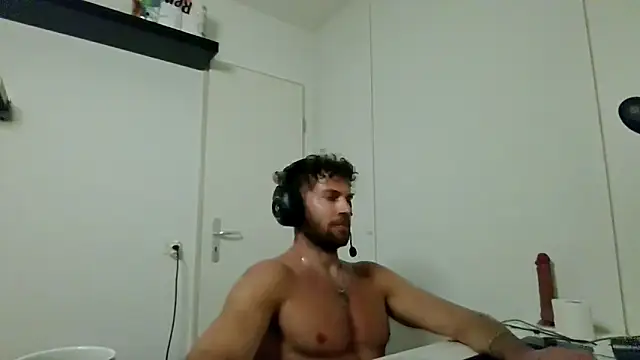 alpha-hunk 在線直播表演