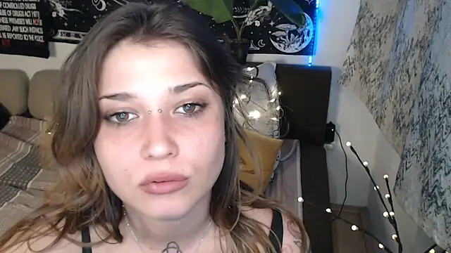 AlienforTwenty's Live XXX Chat