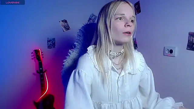 Emily_Nyaffee Show Webcam