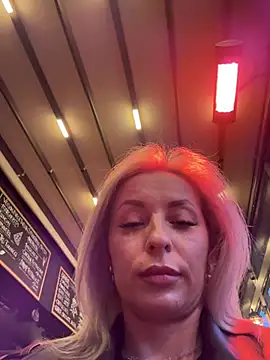 VikaBunny1のライブXXXチャット