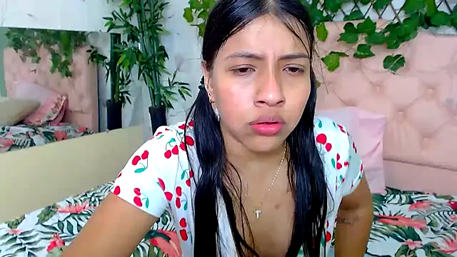 zara_cute's Live XXX Chat