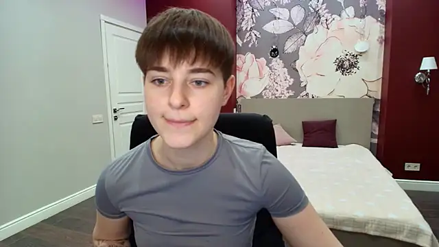 EmiliaYours: απευθείας συνομιλία ΧΧΧ