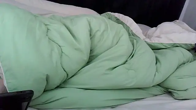 iamMalixxx: διαδικτυακό σόου στην κάμερα