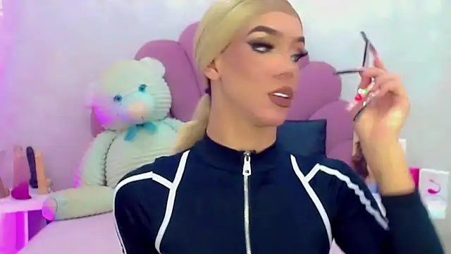 briana_sex32's Webcam Show