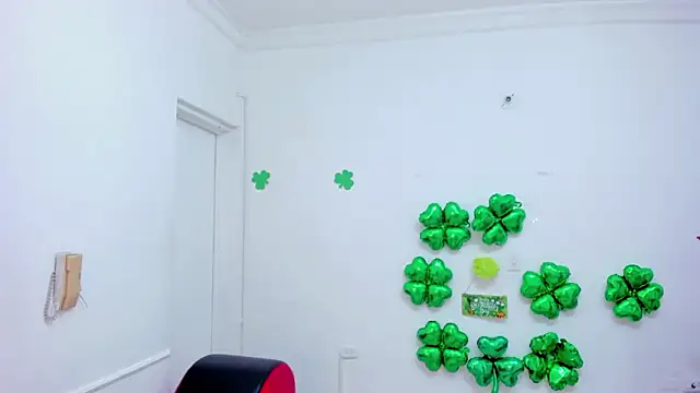 MiaBella_and_Max Chat XXX in diretta