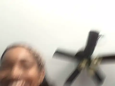 LunaBl00m webkamerás műsora