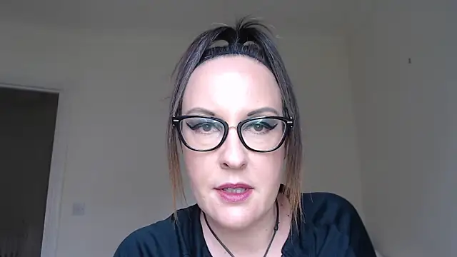 Humiliatrixxxx live XXX chat