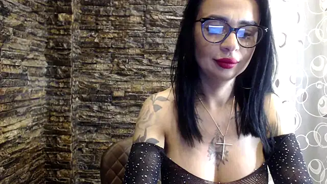 BrianaBloom élő XXX-chatje