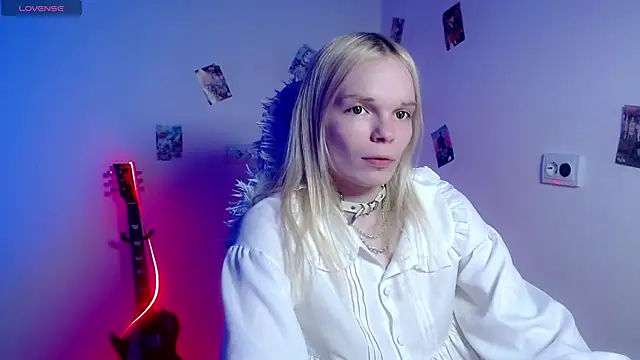 Emily_Nyaffee: вебкам-шоу