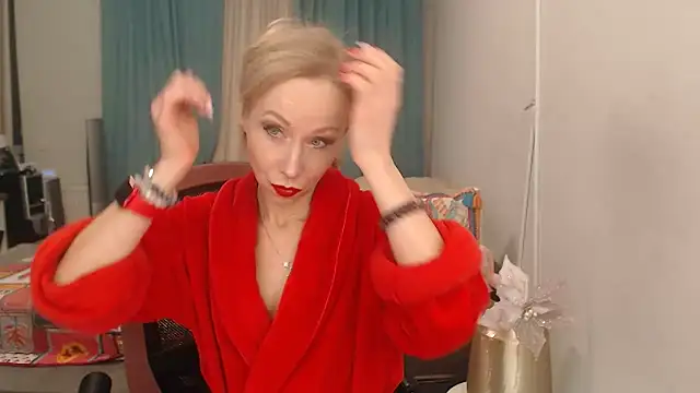 LuxuryNika: διαδικτυακό σόου στην κάμερα