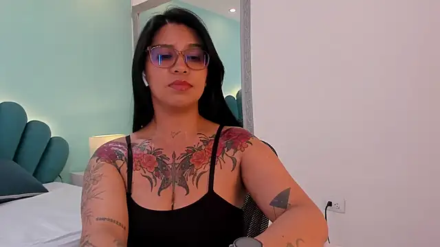 Chat XXX en directo de sharlott18