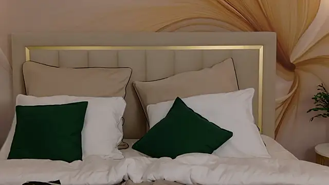 milaleoneli Adlı Modelin Canlı XXX Sohbeti