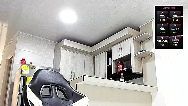 YeremiBrowm: διαδικτυακό σόου στην κάμερα