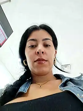 Luianna Adlı Modelin Canlı XXX Sohbeti