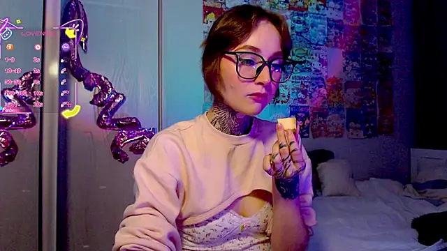 Chat +18 de Milky_way_UwU ao vivo