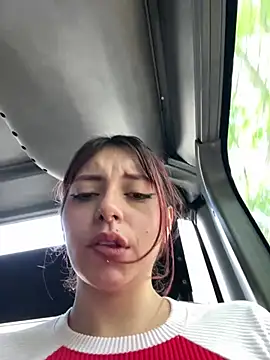 RojitasTeaseX_ Show in webcam