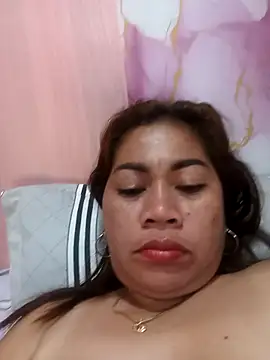 SweetChubbyMommy_02's Live XXX Chat