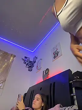 I_am_Zoe_Hot: διαδικτυακό σόου στην κάμερα