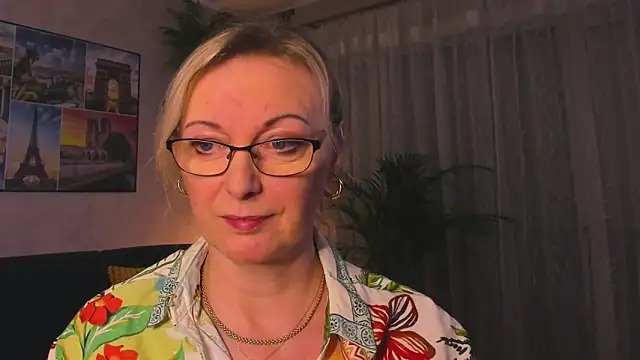 vanessa_chat Show in webcam