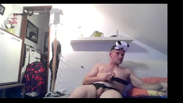 Cambitchboy: διαδικτυακό σόου στην κάμερα