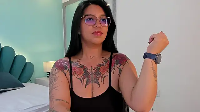 sharlott18's Live XXX Chat