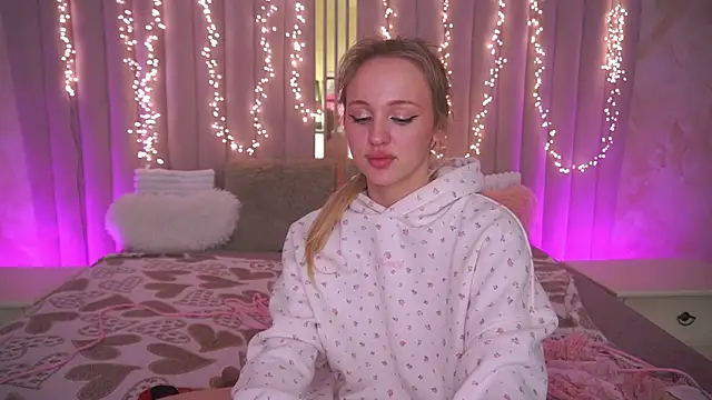 LylaYeess: онлайн-секс-чат