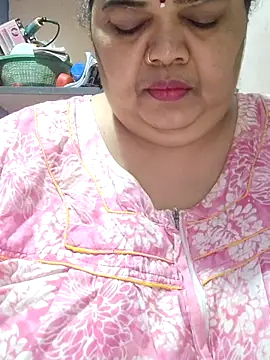 tamilthanushri Chat XXX in diretta