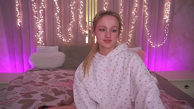 Онлайн чат XXX LylaYeess