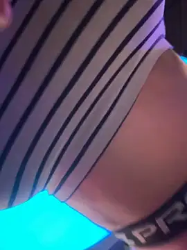 F3ckd0lllucyのライブXXXチャット