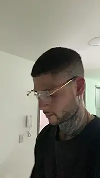 _jamesleandros1のライブXXXチャット