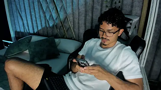 แชท XXX สดของ NicolaiKarav