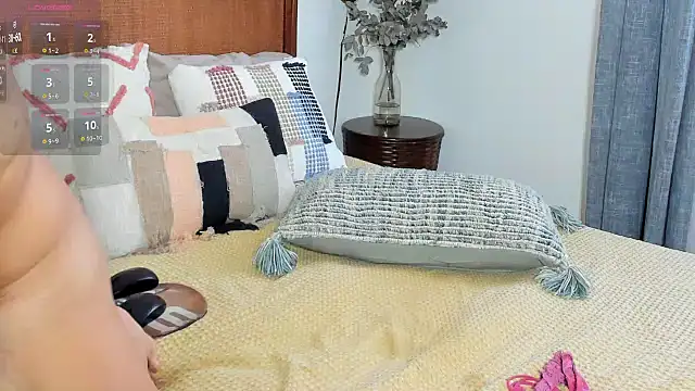 Christine_35's Webcam Show