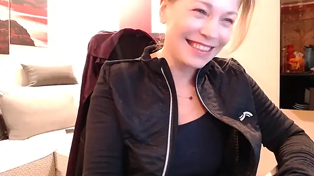 love-bionda Adlı Modelin Canlı XXX Sohbeti