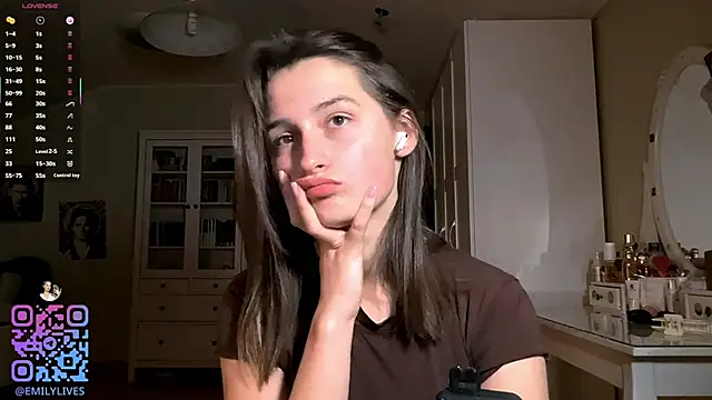 DarlineBrustera Adlı Modelin Canlı XXX Sohbeti