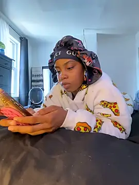 Pokazy przed kamerką – TheRealOshunQueen