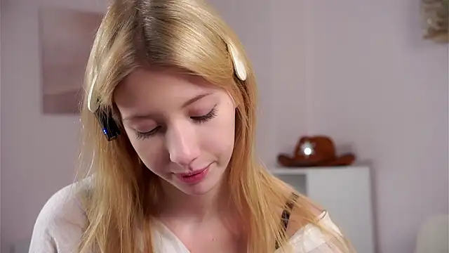 SunnivaCovil Adlı Modelin Canlı XXX Sohbeti