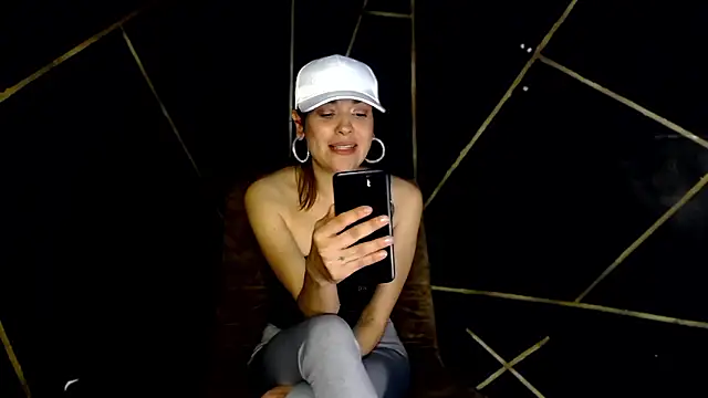 camilawm19 即時 XXX 聊天