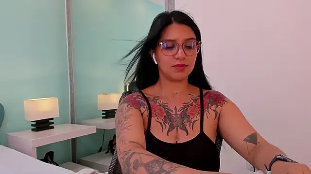 Онлайн чат XXX sharlott18