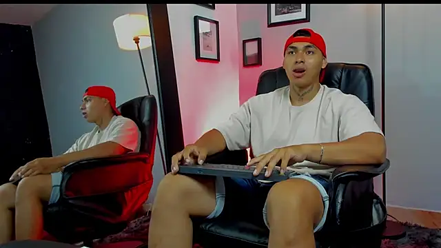 ronnie_crafored Show in webcam