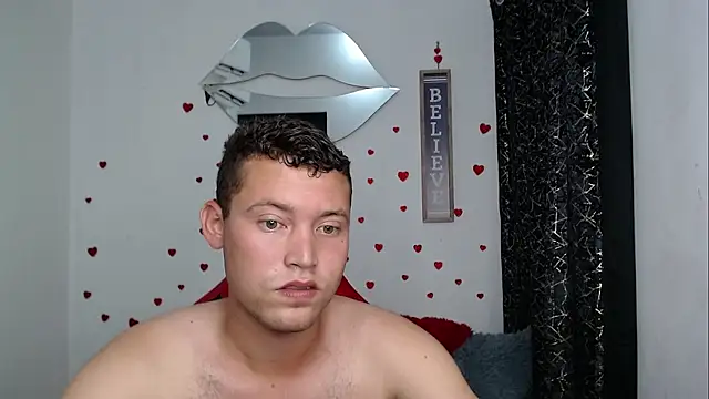 sven_fox723 Adlı Modelin Canlı XXX Sohbeti