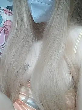 miniiceyya: онлайн-секс-чат