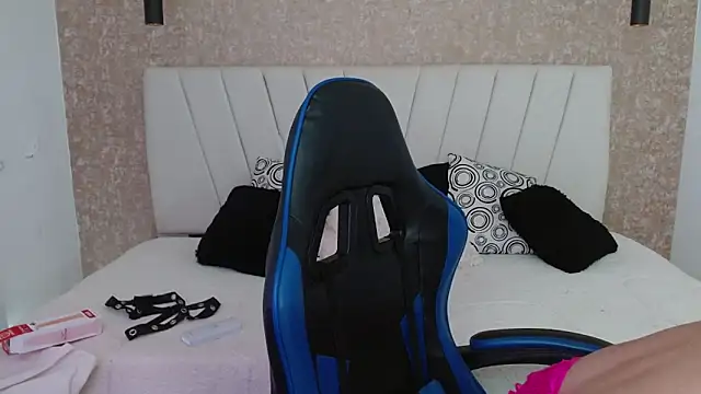 Chatroom XXX en direct de AliceSmity_